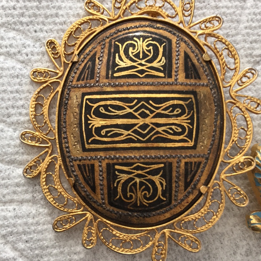 1 Vintage Spain SPANISH DAMASCENE GOLD FILLED brooch